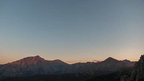 天空山脉延时影像