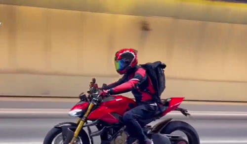 杜卡迪V4s街霸